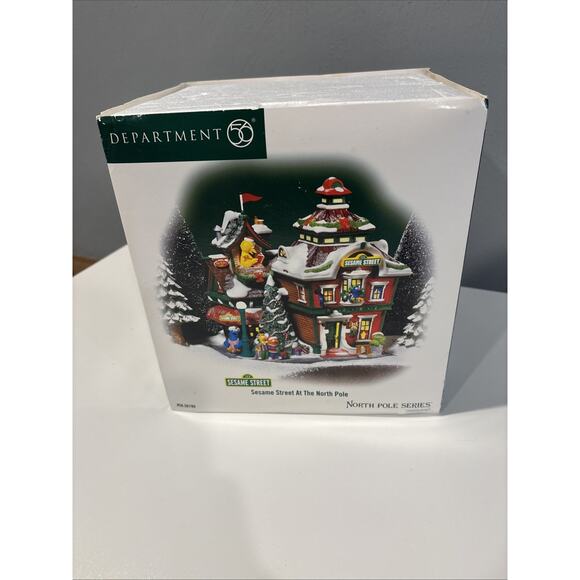 Dept 56 North Pole Series Sesame Street At The North Pole - Picture 4 of 16